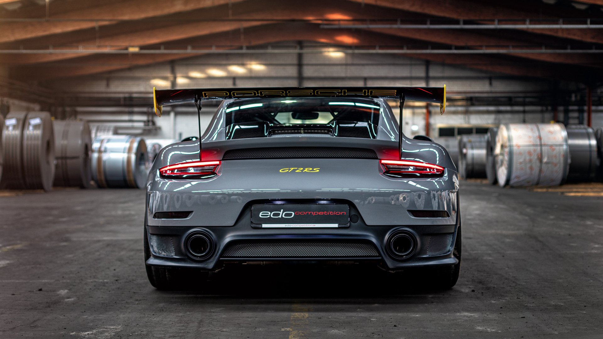 “雪地追逐:白色战场上的速度传奇”,007雪地追逐